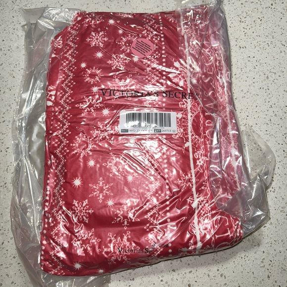 VS VICTORIA'S SECRET Cozy Plush Fleece Red Fair Isle Snowflake Blanket - Picture 4 of 4